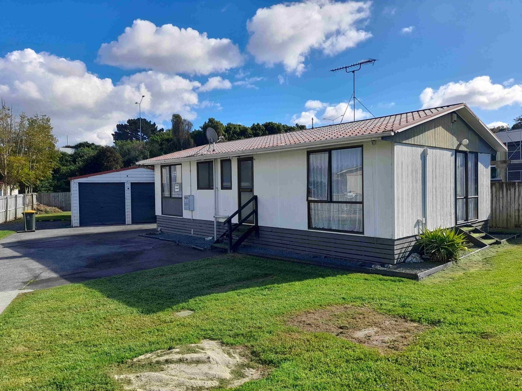 11 Shifnal Drive, Randwick Park, Auckland - Carousel 1
