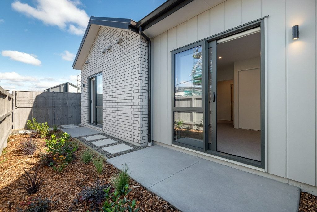 5 Verde Lane, Rosehill, Papakura - Carousel 13