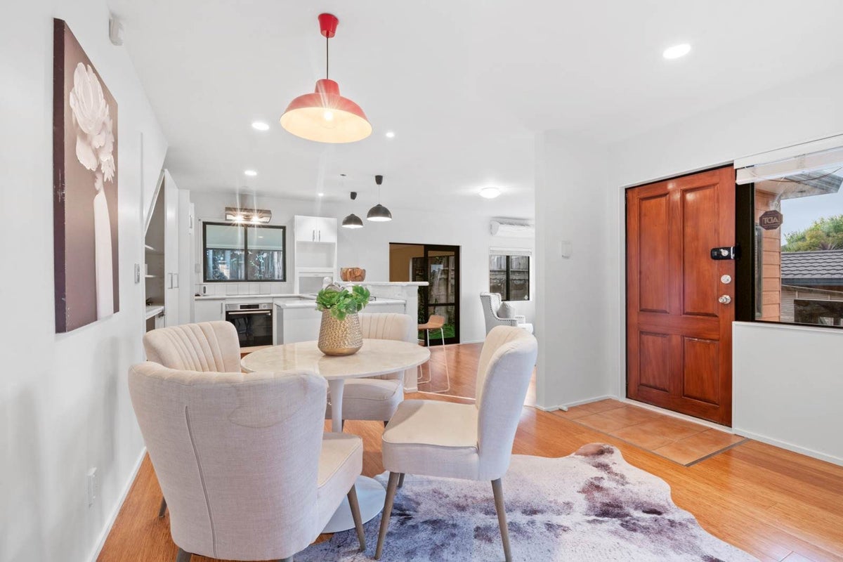 3/6 Woodall Place, Totara Vale, Auckland - Carousel 2
