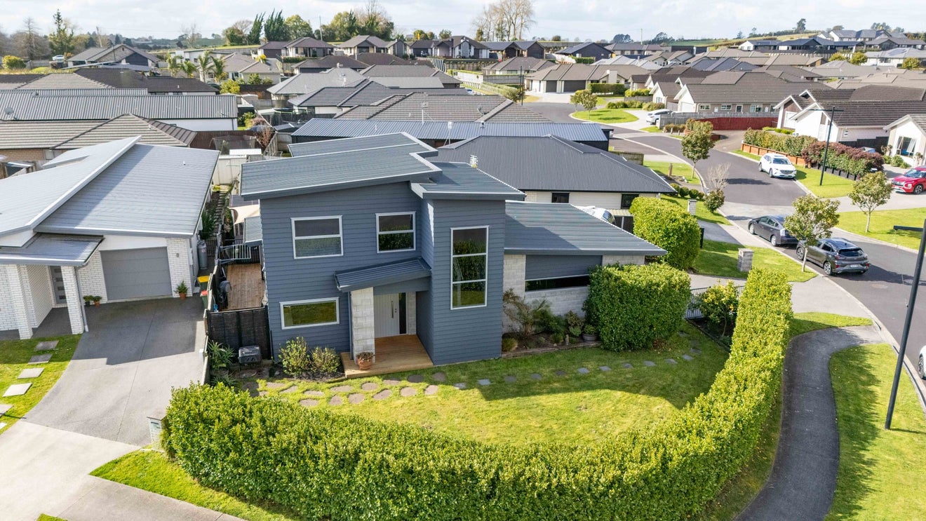 1 Loftus Place, Flagstaff, Hamilton - Carousel 1