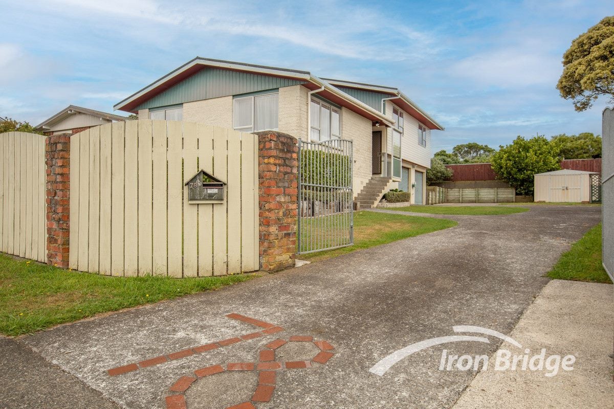 78 Gloaming Hill, Titahi Bay, Porirua - Carousel 2