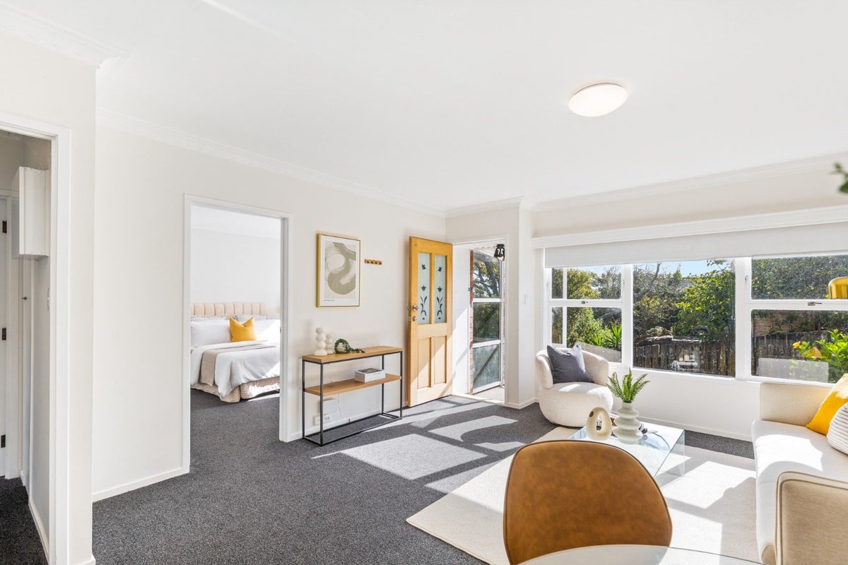 3/7 Newhaven Terrace, Mairangi Bay, Auckland - Carousel 2
