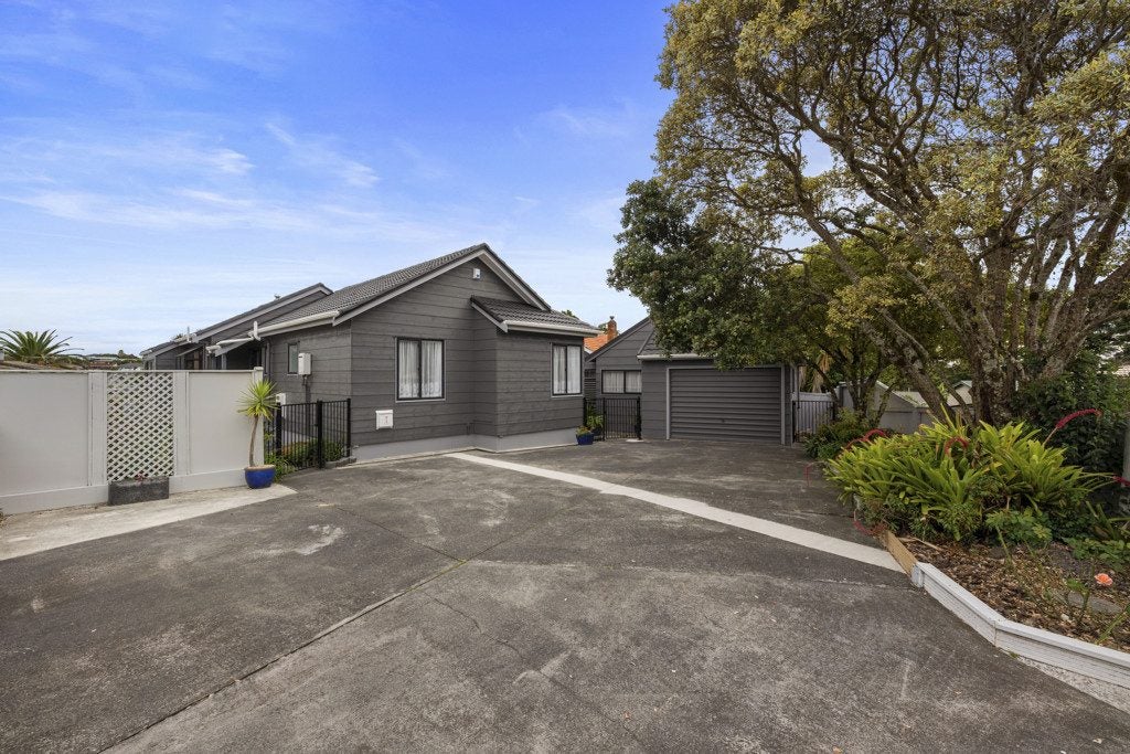 10 Idesia Place, Totara Heights, Auckland - Carousel 2
