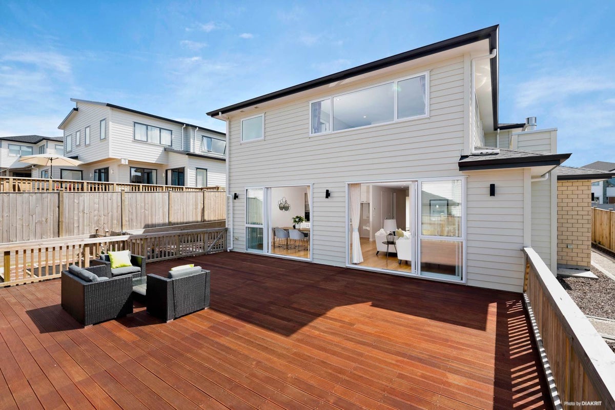 15 Lagonda Rise, Oteha, Auckland - Carousel 2