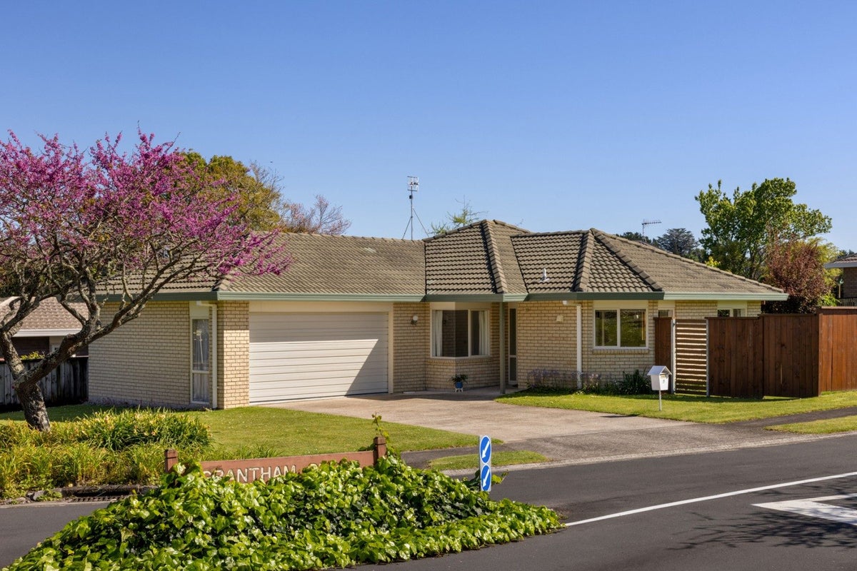 1 Grantham Close, Gate Pa, Tauranga - Carousel 1