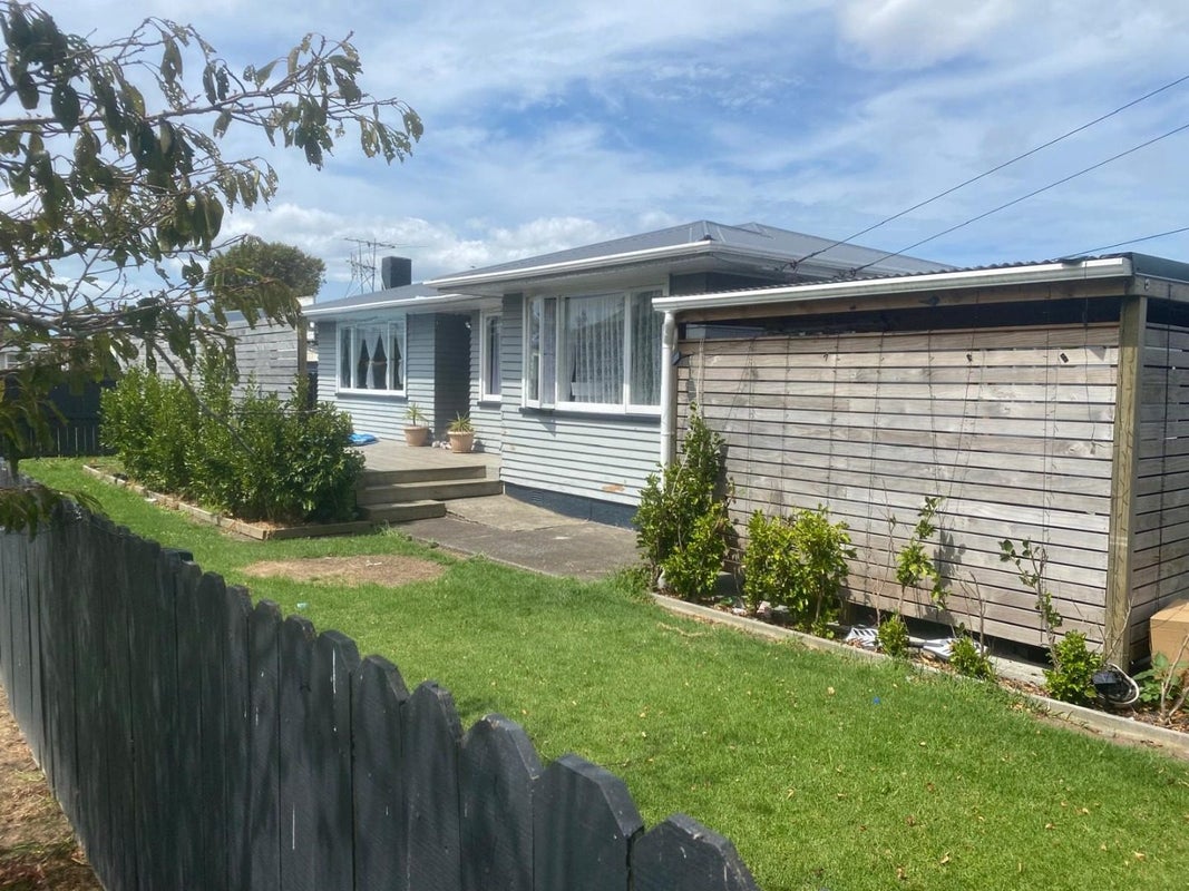 7 Tarata Crescent, Mangere Bridge, Auckland - Carousel 2