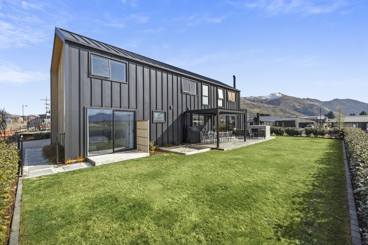 21 Marjon Drive, WANAKA - Carousel 23