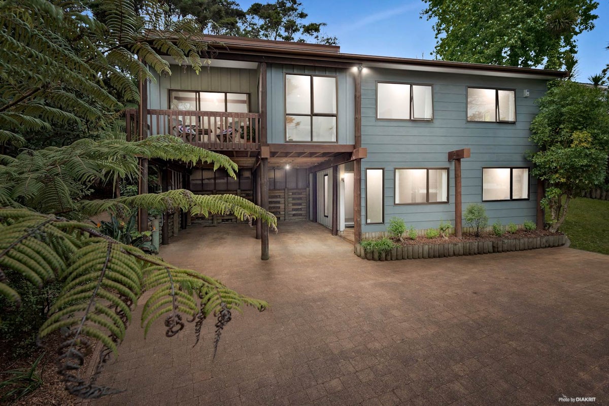 7 Atkinson Road, Titirangi, Auckland - Carousel 1
