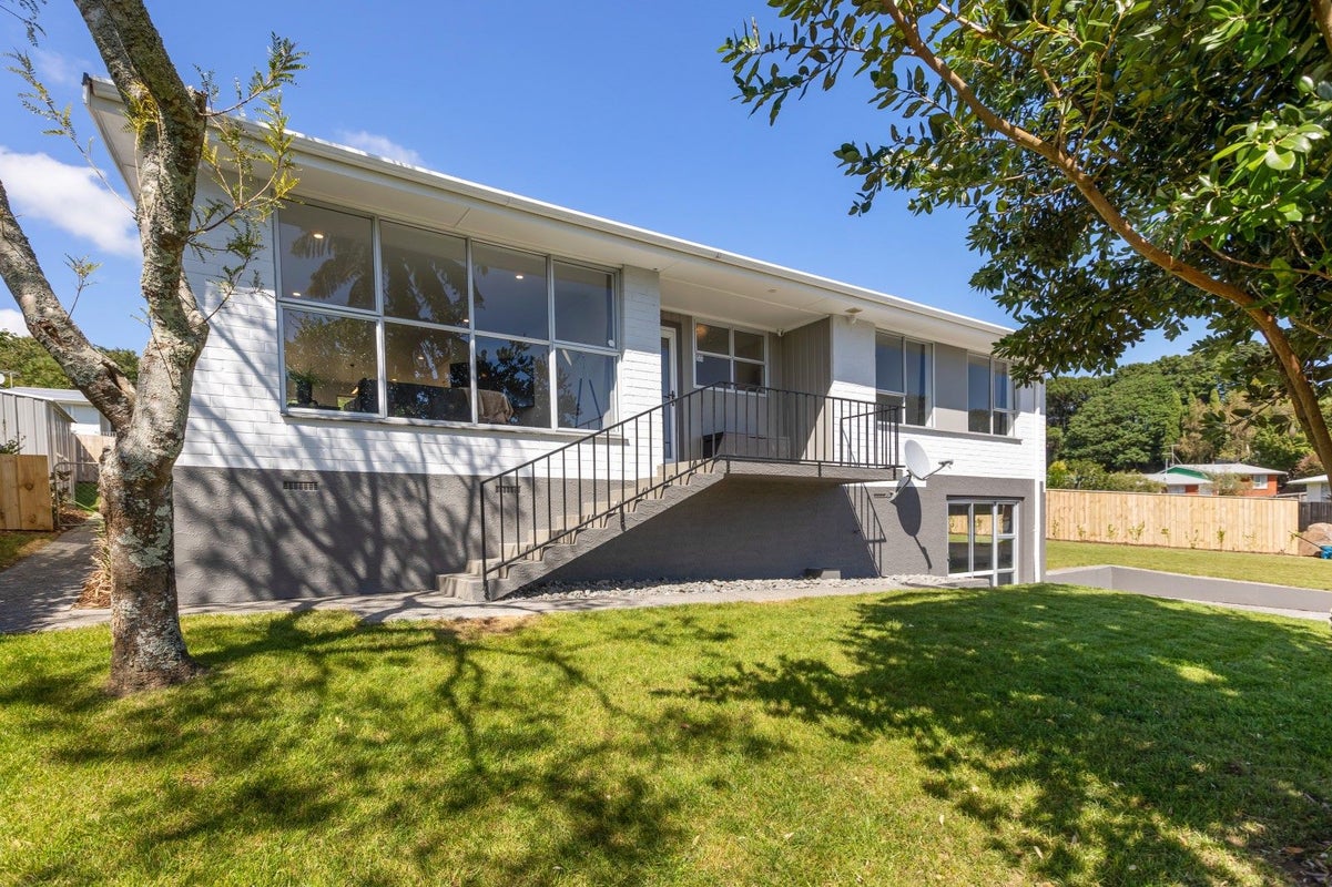 5 Brixham Place, Merrilands, New Plymouth - Carousel 1