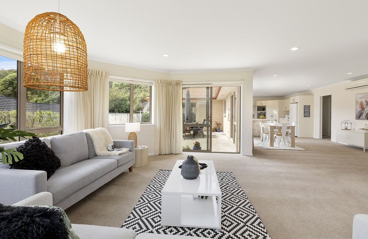177 Woodman Drive, Tawa, Wellington - Carousel 2