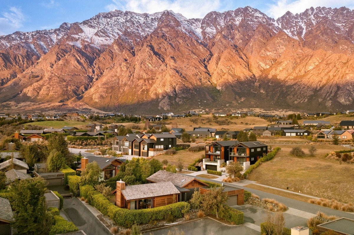 2 Buckler Court, Jacks Point, Queenstown - Carousel 1