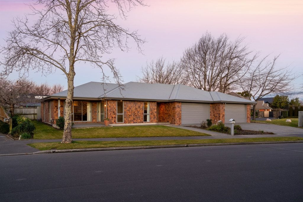 6 Woodhurst Drive, Casebrook, Christchurch - Carousel 1