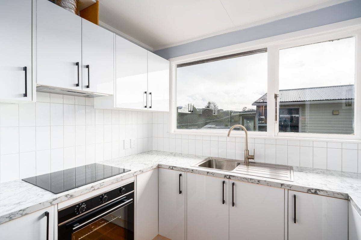 61 Castor Crescent, Cannons Creek, Porirua - Carousel 1