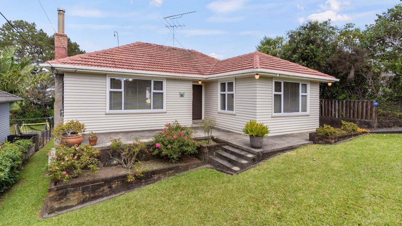 45 Fairmount Road, Titirangi, Auckland - Carousel 1