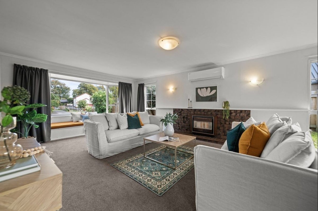 17 Caulfield Place, Awapuni, Palmerston North - Carousel 1