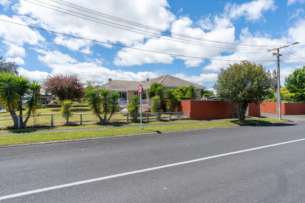 94 Fox Street, Hamilton East, Hamilton - Carousel 1