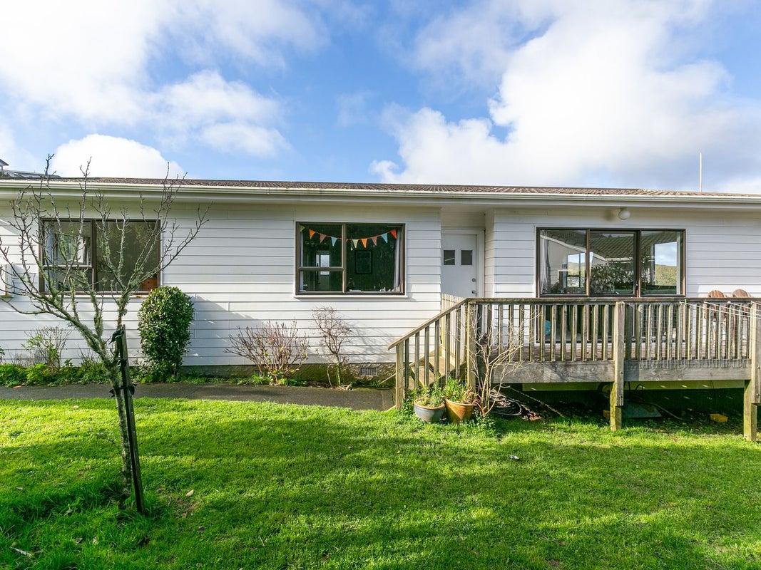1/89 Montgomery Avenue, Karori, Wellington - Carousel 1