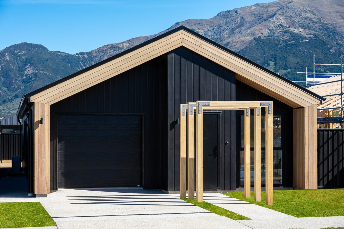 30 Burdon Loop, LAKE HAWEA - Carousel 1