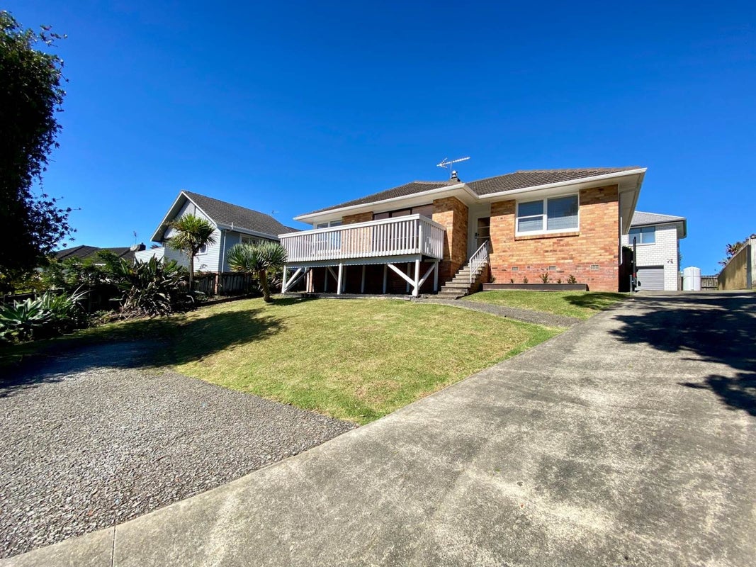9 Cajero Place, Green Bay, Auckland - Carousel 2