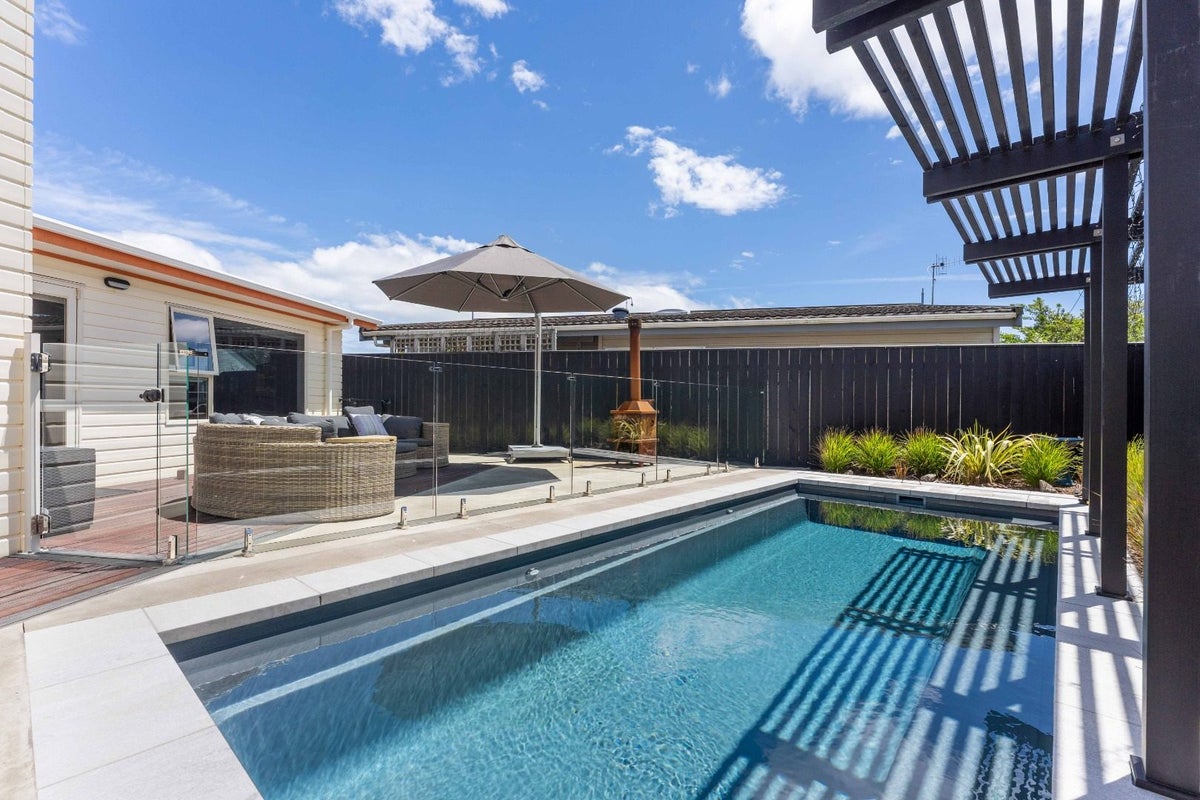 1 Frances Street, Waikanae Beach, Waikanae - Carousel 2