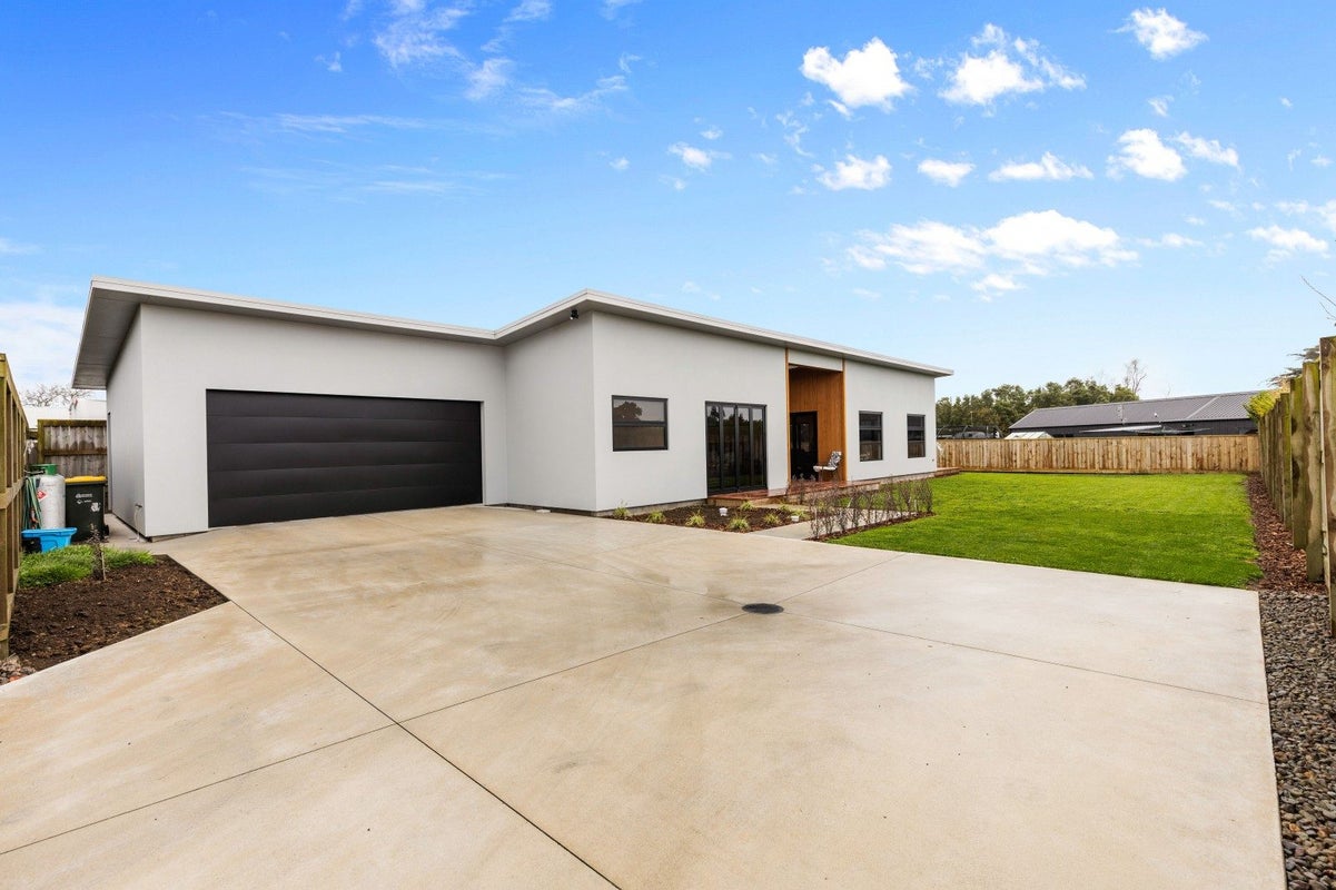 11 Smith Street, Lepperton, New Plymouth - Carousel 1