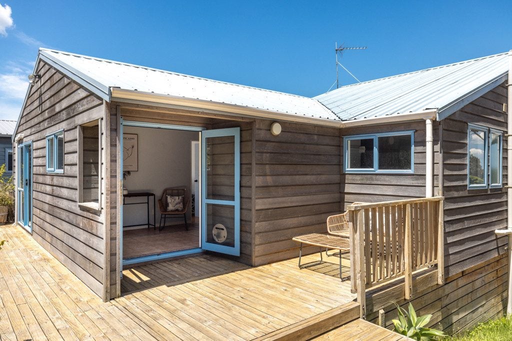8 Dickson Road, Surfdale, Waiheke Island - Carousel 2