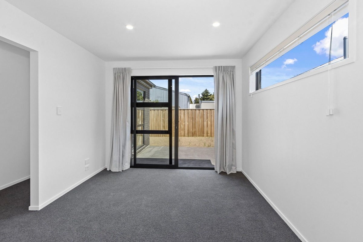 6 Oakmill Drive, Casebrook, Christchurch - Carousel 2