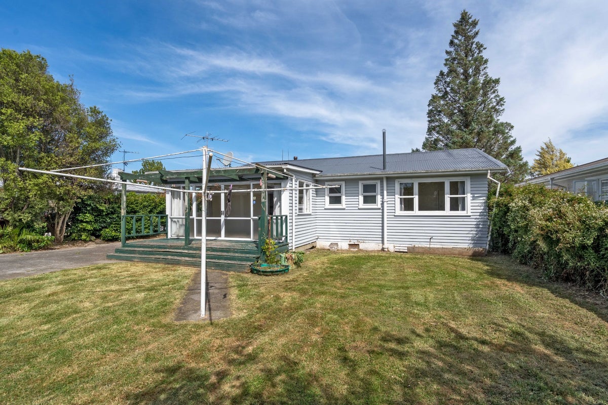 21 Iorns Street, Masterton - Carousel 17