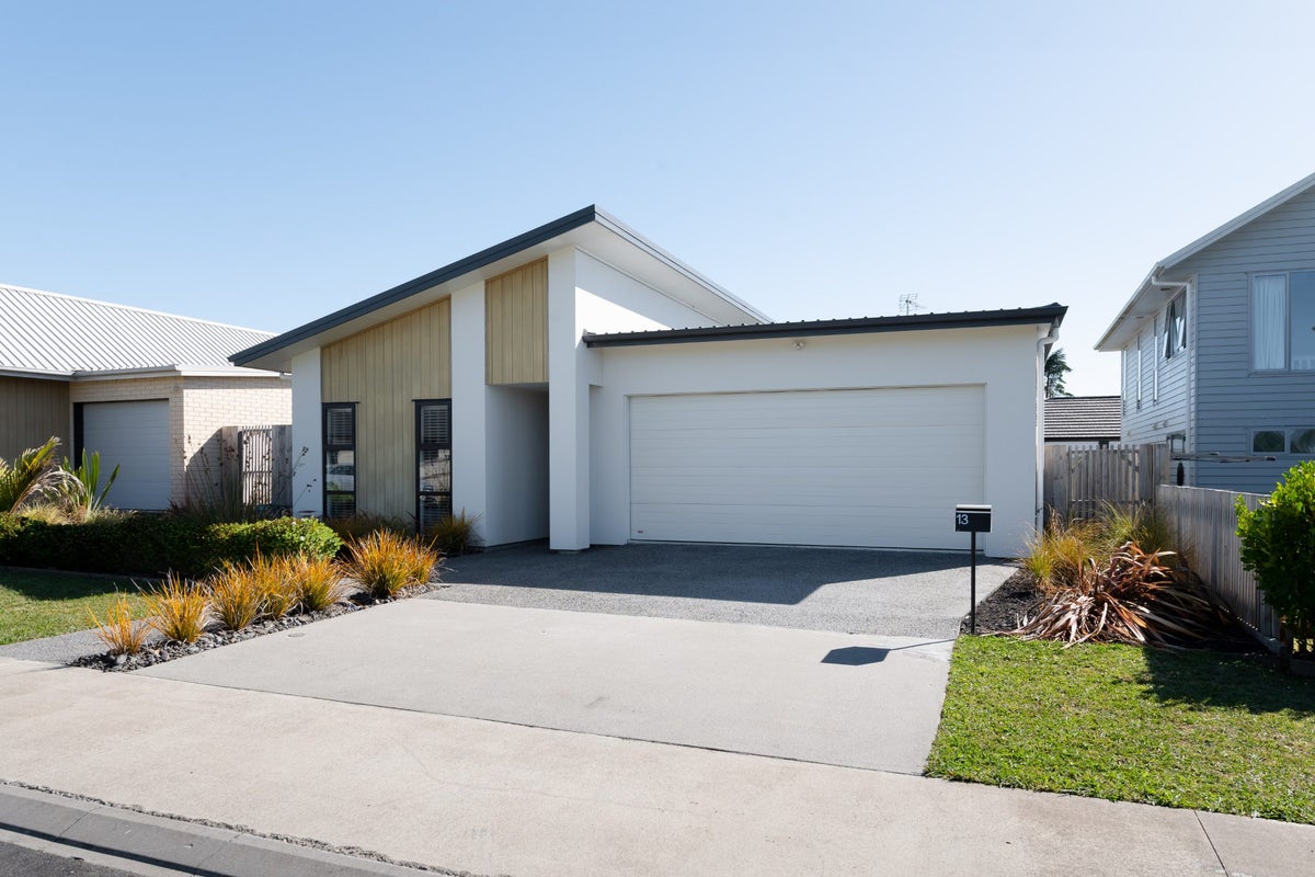 13 Mana Drive, Baverstock, Hamilton - Carousel 1