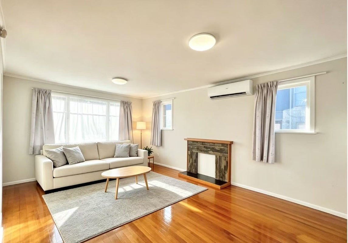 24 Trojan Crescent, New Lynn, Auckland - Carousel 2