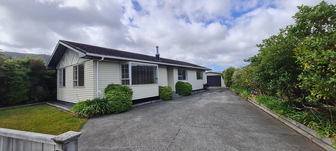 3 Wimbledon Grove, Wainuiomata, Lower Hutt - Carousel 1
