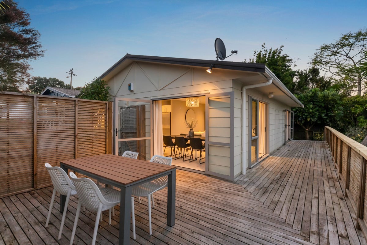 1B Springfield Road, Morningside, Auckland - Carousel 1