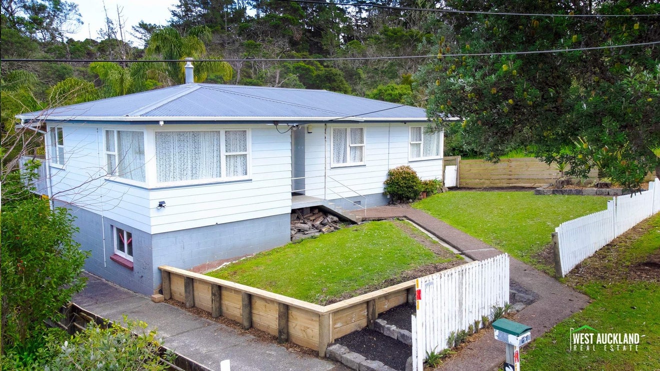 67 Pine Avenue, Henderson, Auckland - Carousel 1