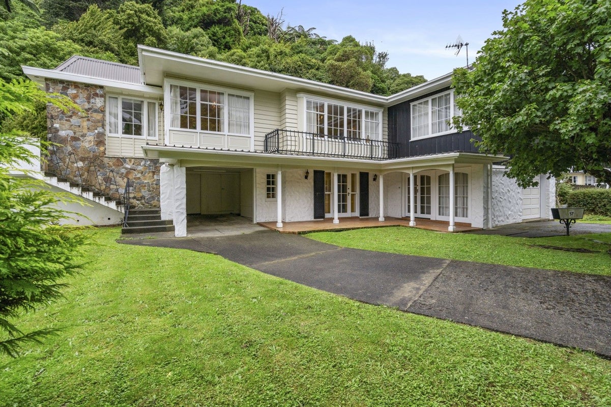 37 Burrows Avenue, Karori, Wellington - Carousel 1