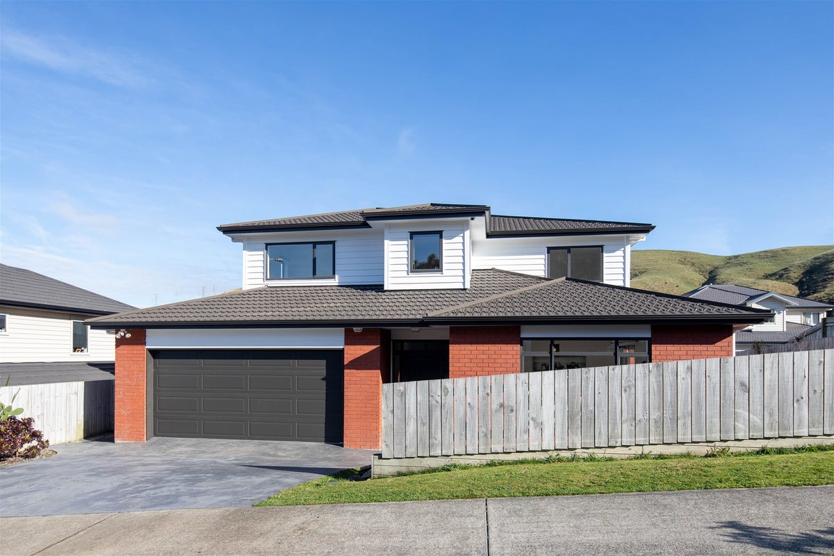 32 Mauldeth Terrace, Churton Park, Wellington - Carousel 1
