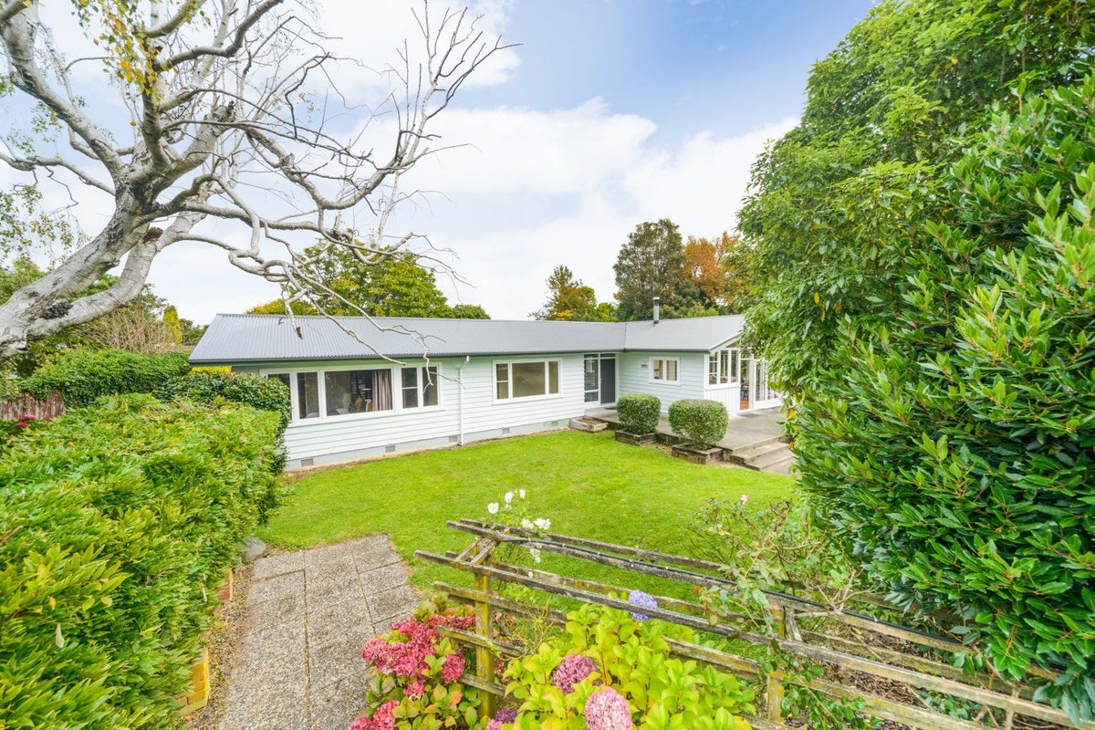 20 Burfield Place, Awapuni, Palmerston North - Carousel 1