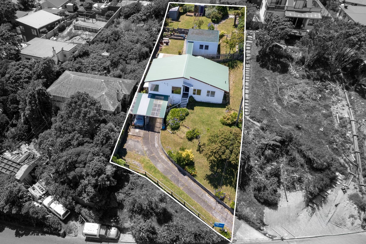25 Miles Crescent, Newlands, Wellington - Carousel 2