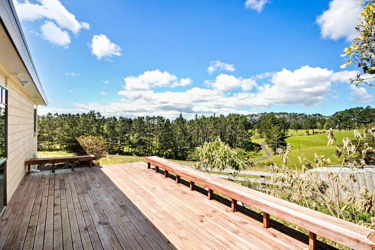 6 Gum Road, Henderson Valley, Auckland - Carousel 2