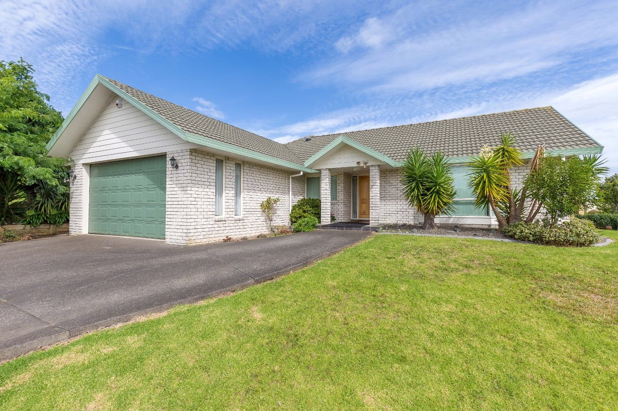 12 Faldo Dr, Golflands, Manukau - Carousel 1