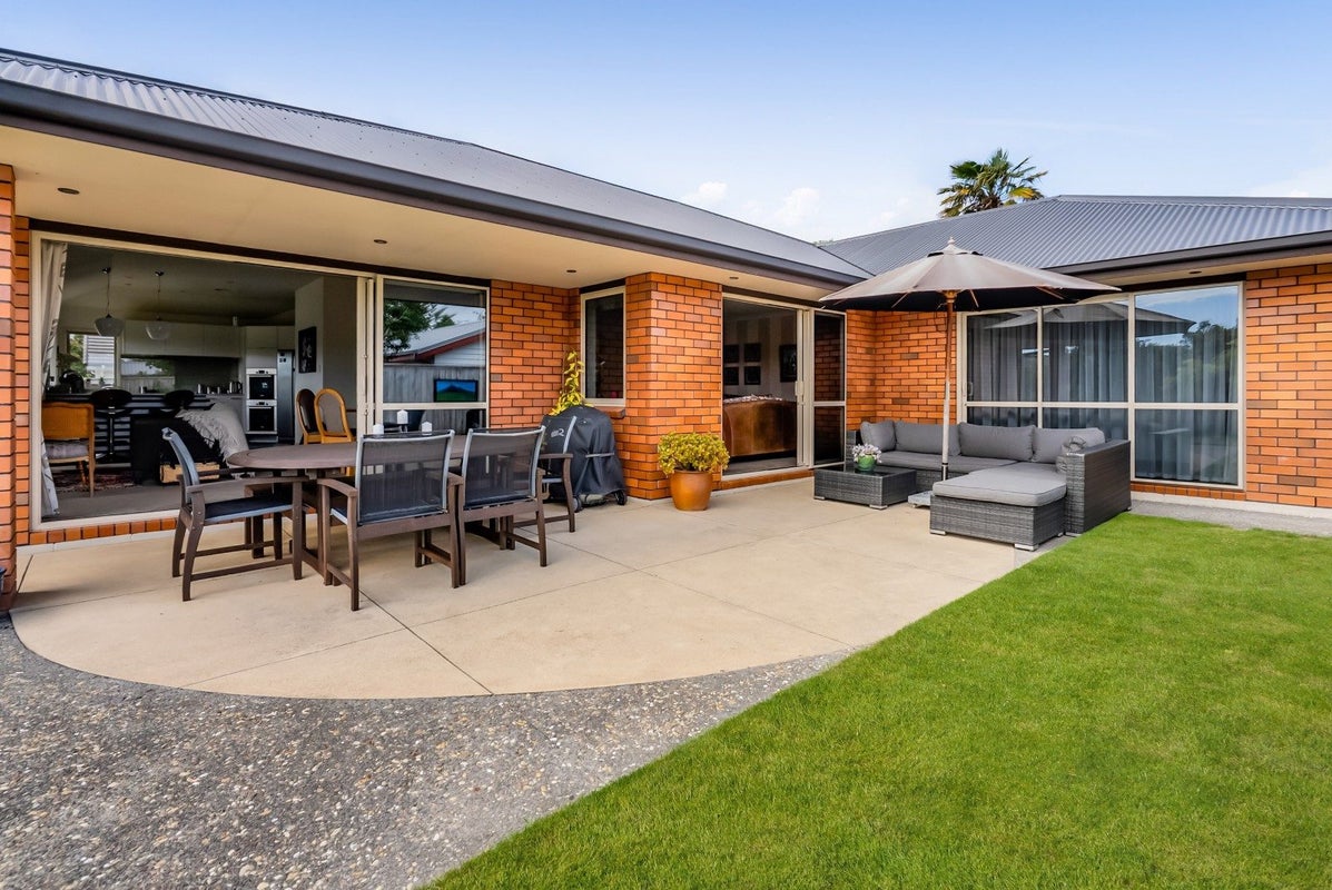 7 Portland Drive, Highlands Park, New Plymouth - Carousel 2