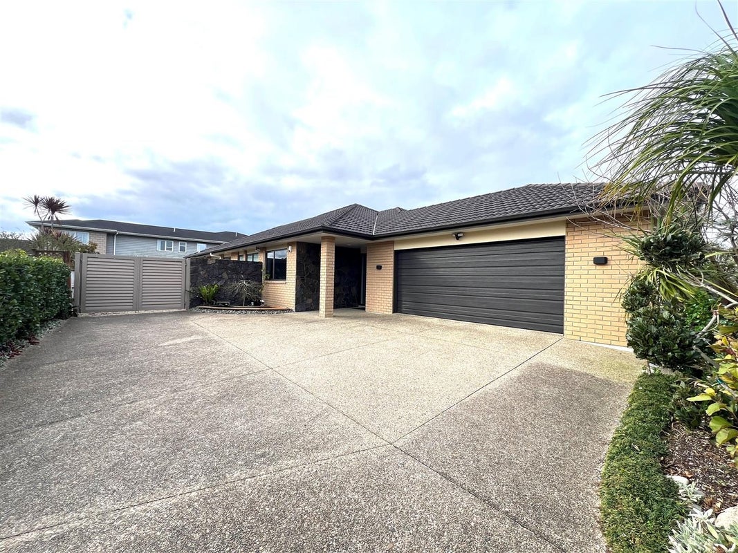 6 Bendemeer Place, Flat Bush, Auckland - Carousel 1