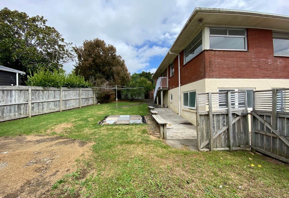 19 Glenmore Road, Sunnyhills, Auckland - Carousel 2