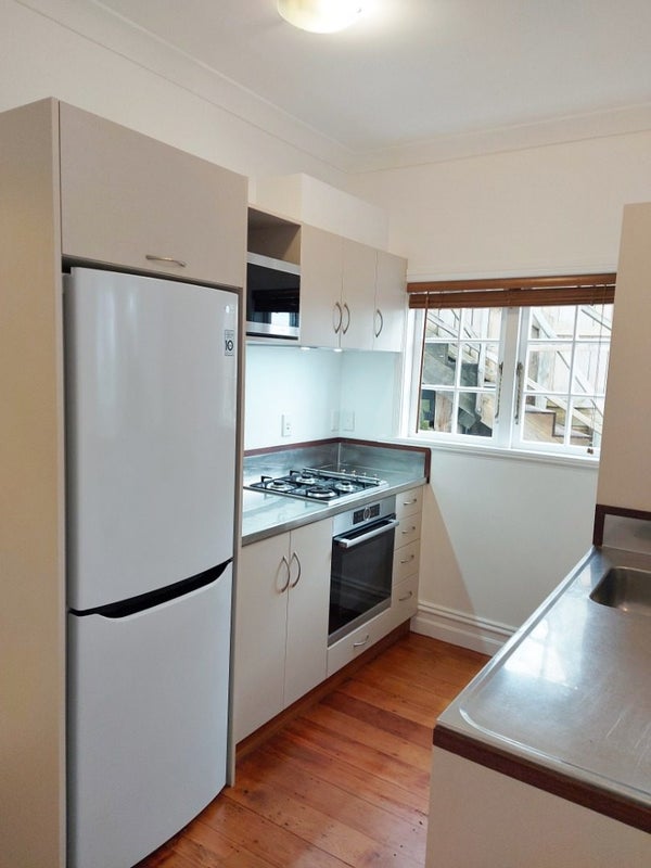 35 Ohiro Road, Aro Valley, Wellington - Carousel 2