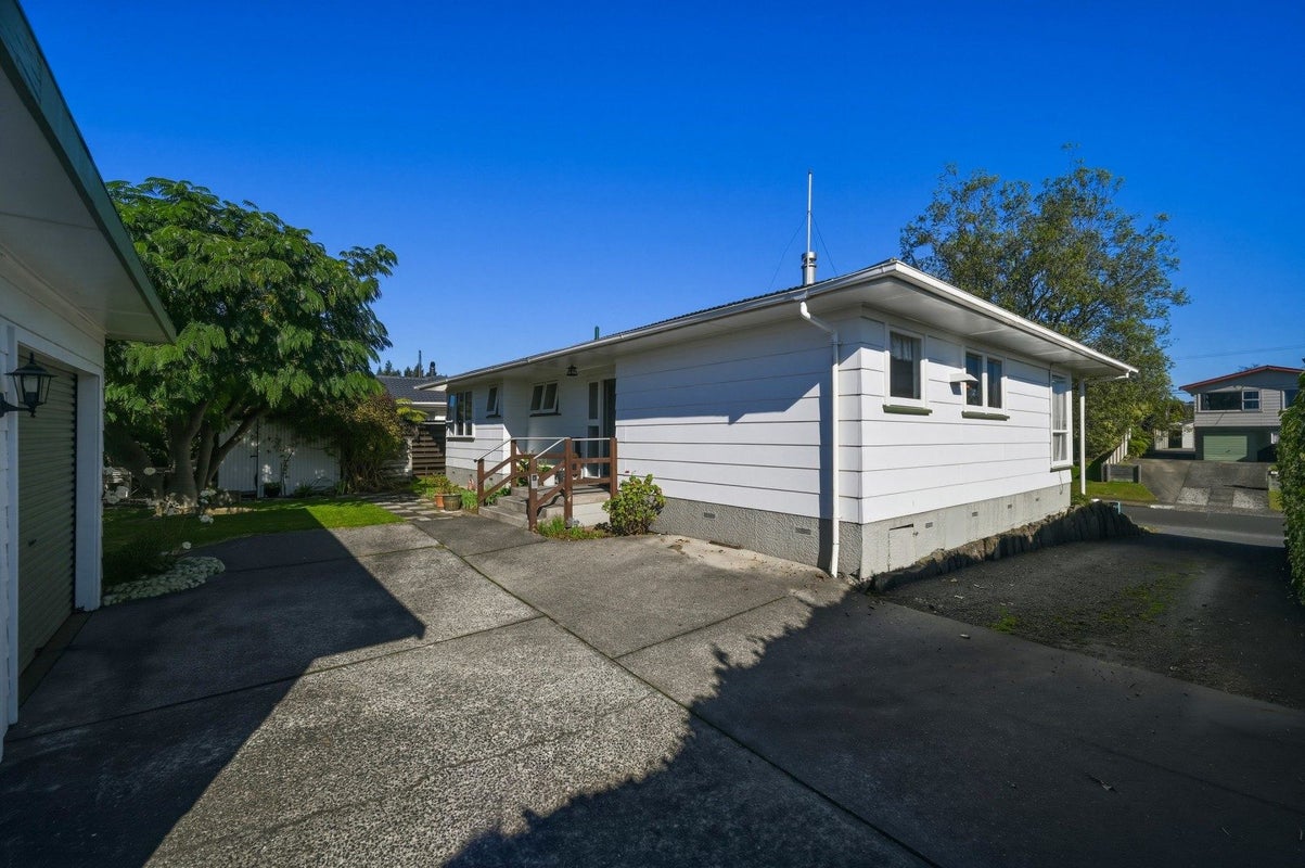 18 Alison Street, Mangakakahi, Rotorua - Carousel 2
