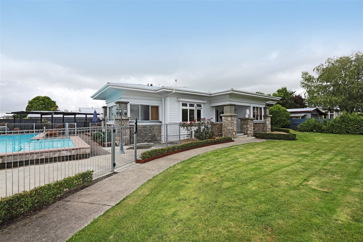 516 Whitehead Road, Hastings, Hastings - Carousel 2