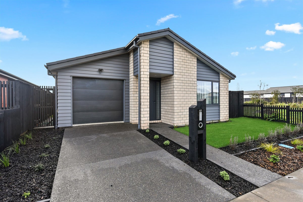 61 Probert Crescent, Chartwell, Hamilton - Carousel 1