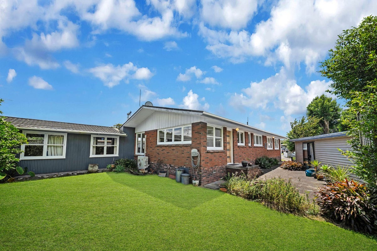 7 James Place, Opaheke, Papakura - Carousel 2