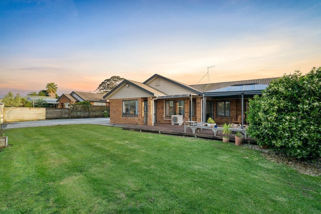6B Sheriff Place, Randwick Park, Auckland - Carousel 1