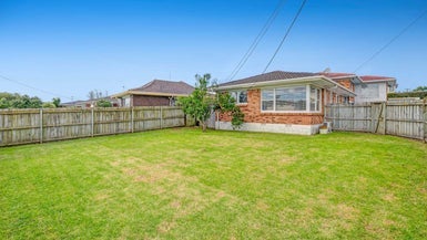 22 Shakespeare Road, Milford, Auckland - Carousel 1