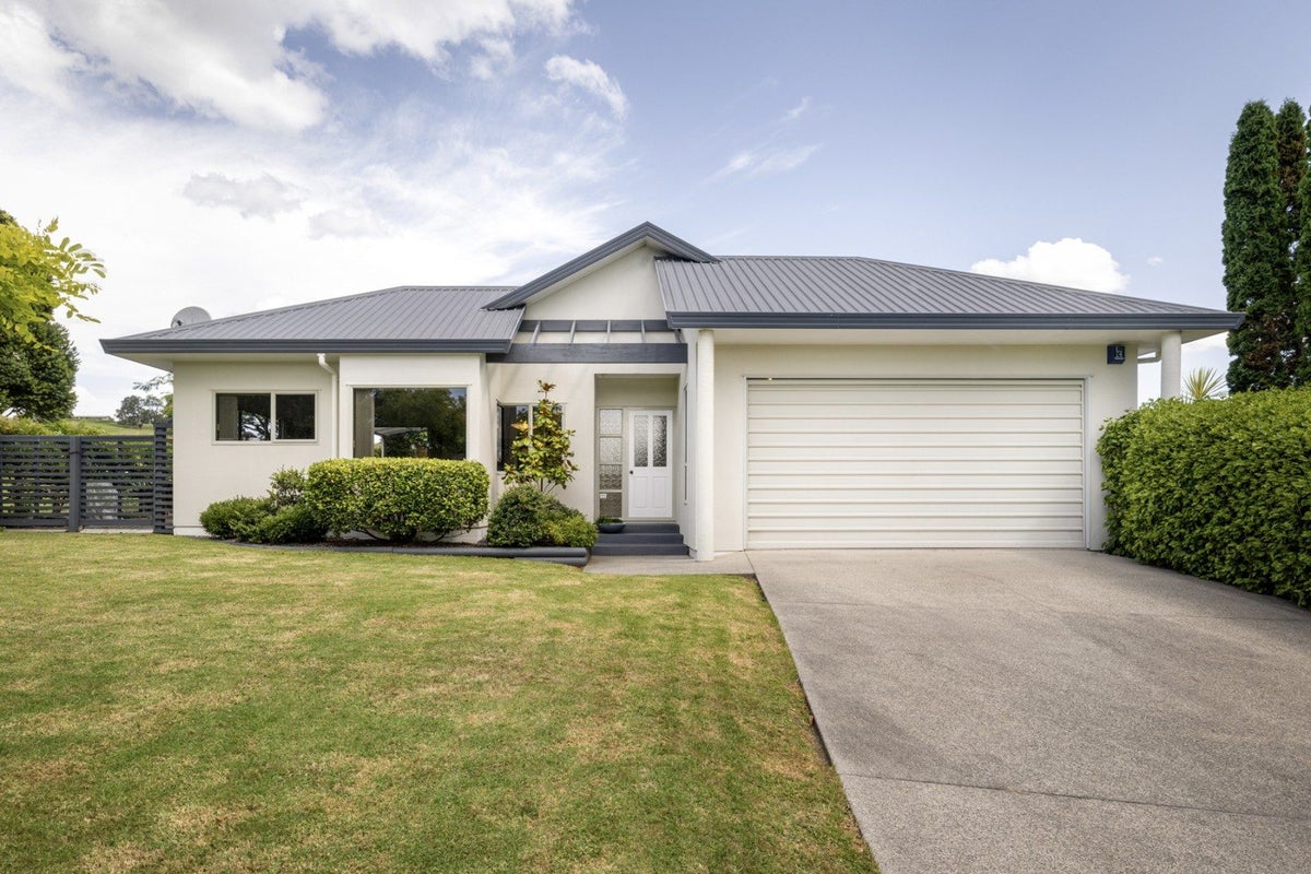 39 Pelorus Street, Welcome Bay, Tauranga - Carousel 1